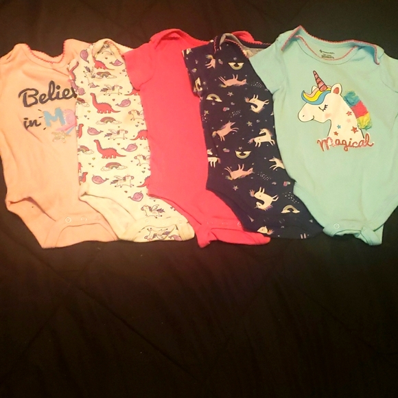 Lot of Unicorn 🦄 Onesies - Picture 1 of 7